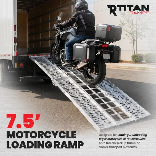 Vista 2 de Rampa de carga de motocicleta de 7.5' para camionetas pickup 1,000 lb, Titan Ramps Aluminio, peldaños dentados proporcionan tracción