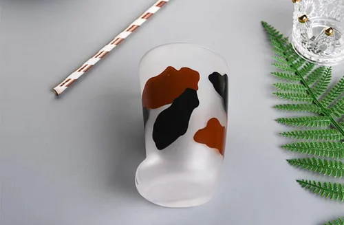 Vista 6 de Vaso de garra de gato, taza de cerveza o bebida, leche, jugo, proceso de glaseado (vacas)