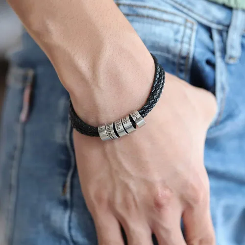 Vista 2 de Pulseras personalizables de cuero trenzado para hombre con 1-8 cuentas grabadas con nombre, pulsera de identificación para hombre, regalo para papá