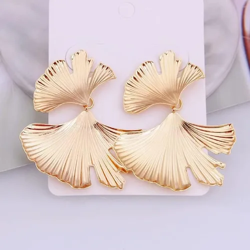 Vista 3 de Aretes de hoja de ginkgo para mujer, bonitos aretes de pétalos de flores, aretes colgantes de pétalos florales bohemios, hipoalergénicos, aretes