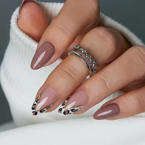 Vista 12 de CurvLife Uñas a presión con punta francesa de almendra media, color blanco Perfil luminoso