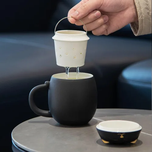 Vista 5 de HEER Taza de té para gatos con infusor y tapa, taza de té de cerámica de 13.5 onzas, regalo para amantes de los gatos para amigos y familia (negro)