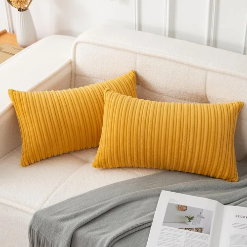 Vista 131 de UGASA - Fundas de almohada decorativas de terciopelo suave y sólidas de Navidad para sala de estar/sofá, 16 x 16 pulgadas, 2 unidades, color burdeos