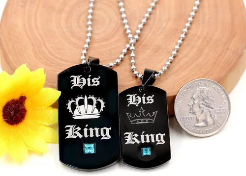 Vista 6 de Uloveido Juego de 2 collares de titanio con placa de identificación de orgullo gay o lesbiana para su rey y su reina SN125 (negro, dorado)