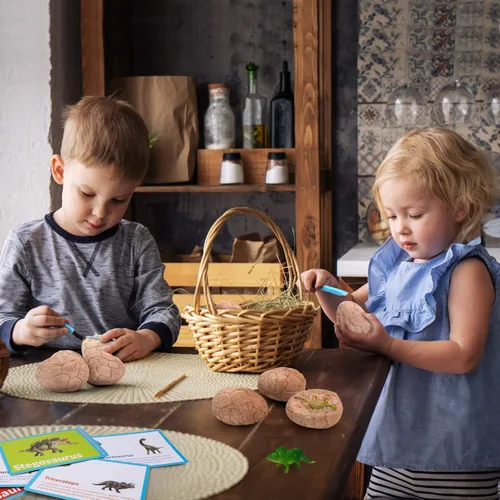 Vista 7 de Desenterrar huevos fósiles de dinosaurios, rompe 12 huevos únicos y descubre 12 lindos dinosaurios, juguete de excavación de Pascua para niños de 3