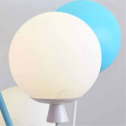 Vista 5 de RUNNUP Candelabro creativo de globos con casa de madera, 7 luces, cristal multicolor, colgante de techo para dormitorio infantil, habitación