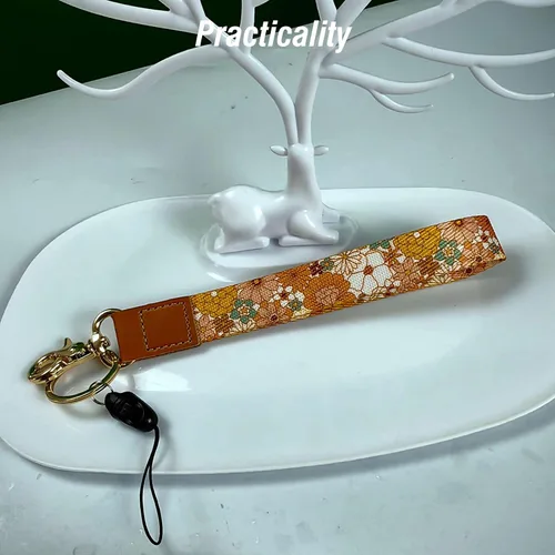 Vista 6 de Insaizom Llavero con cordón de muñeca estético hippie, lindo y bohemio para mujer