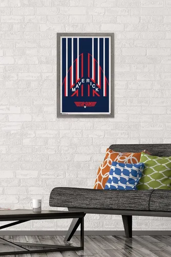Vista 2 de Trends International Top Gun - Póster de pared de casco Maverick, 14.725 x 22.375 pulgadas, versión enmarcada de madera de granero