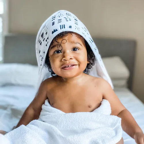 Vista 5 de HonestBaby Juego de regalo de 9 piezas de burbujas y abrazos, juego de baño y loción 100% algodón orgánico para bebés, niños, niñas, unisex