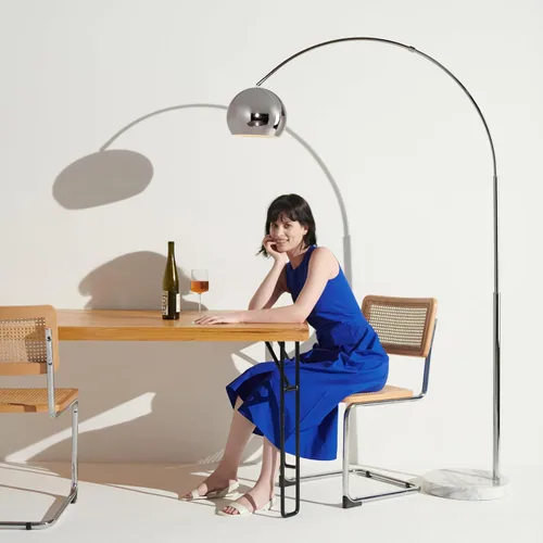 Vista 8 de Brightech Olivia Lámpara de pie – Lámpara de arco elegante con cabeza redondeada y base de mármol para sala de estar, lámpara de pie alta