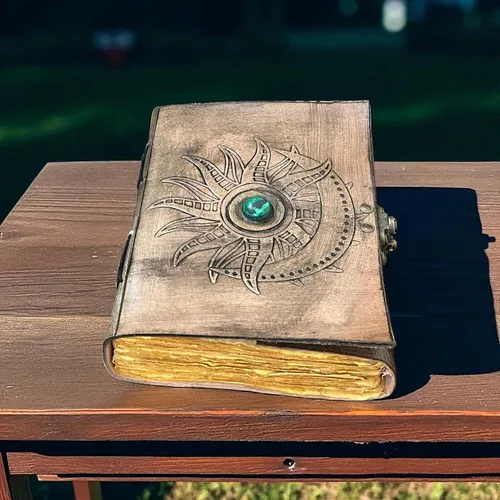 Vista 4 de Leather Journal with Sun & Moon Embossed Design – Vintage Notebook with Green Gemstone Spell Book, Grimoire, Travel Diary, Sketchbook, Writing