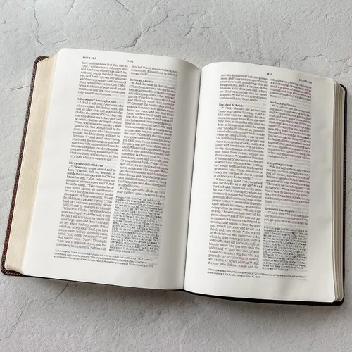 Vista 5 de Biblia ESV con margen amplio, letra manuscrita y grabada con láser, regalo personalizado, grabado de nombre personalizado disponible