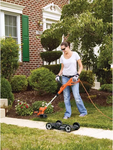 Vista 8 de BLACK+DECKER 3 en 1 Podadora de hierba/de esquina y cortacésped, 6,5 A, 12 pulgadas (MTE912)