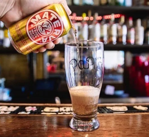 Vista 3 de Paquete de 12 Las bebidas variadas favoritas de Cuba Un surtido de refrescos de 4 Jupina, 4 Ironbeer y 4 Materva Un paquete de Mix Pop