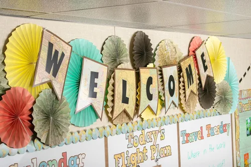 Vista 5 de Teacher Created Resources Travel The Map Hanging Paper Fans (TCR77034)