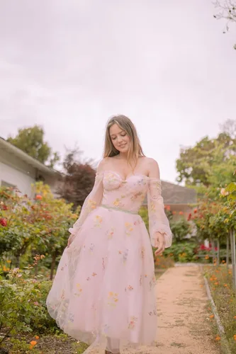 Vista 2 de Qgeno - Vestido de tul con bordado de flores y hombros descubiertos, vestidos de fiesta de noche formales con mangas abullonadas