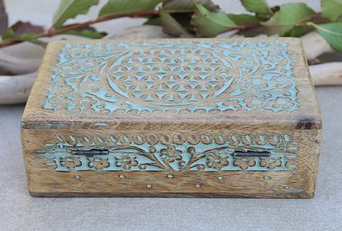 Vista 3 de DharmaObjects Caja de almacenamiento de madera tallada a mano (turquesa, grande)