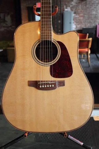 Vista 2 de Takamine GJ72CE-NAT - Guitarra acústica-eléctrica Jumbo Cutaway, natural