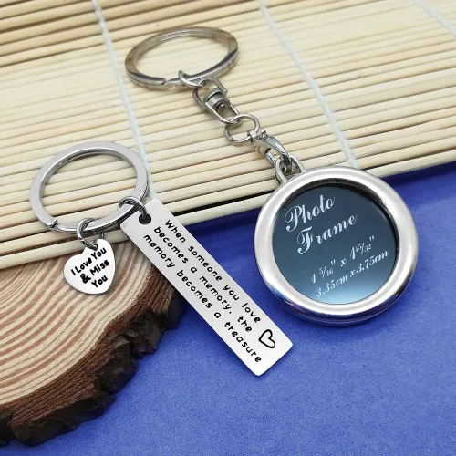 Vista 5 de Juego de llaveros de marco de fotos conmemorativo con texto en inglés "When Someone You Love Becomes a Memory Keychain Miss You" (2 unidades)