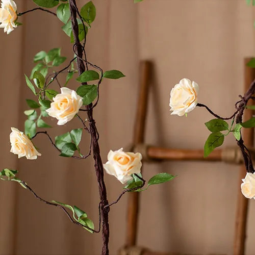 Vista 4 de Guirnalda de flores artificiales para colgar en la pared, de 118 pulgadas para colgar en la pared, guirnalda de plantas falsas para jardín, al aire
