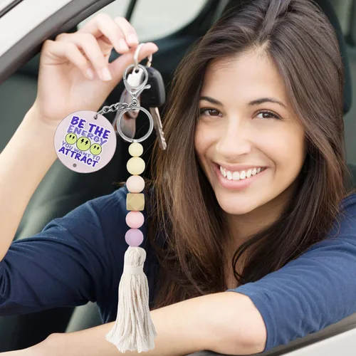 Vista 3 de Llavero bohemio con cuentas de silicona y borla de macramé, llavero de acrílico inspirador, regalos de salud mental para mujeres y hombres