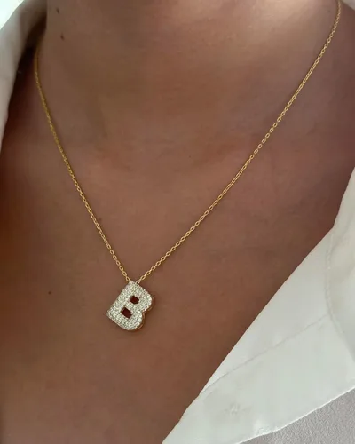 Vista 3 de Elizz Jewels Collar con inicial de letra CZ de burbuja, dije con nombre con dije del alfabeto, collar de globo de circonita cúbica brillante