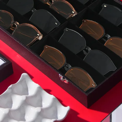 Vista 3 de Coward Caja organizadora de gafas de sol, estuche de terciopelo negro con tapa de vidrio transparente para uso doméstico o tienda tienda show
