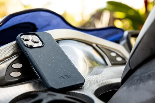 Vista 5 de URBAN ARMOR GEAR UAG - Funda para iPhone 13 Pro Max, color negro, 100% consciente, ecológica, resistente, ultra delgada, cubierta protectora