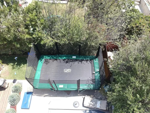Vista 2 de Trampolín Rectangular Happy Trampoline Pro - Resistente de Servicio Pesado con Capacidad de Salto de 750 libras y Cerramiento de Red - Grande