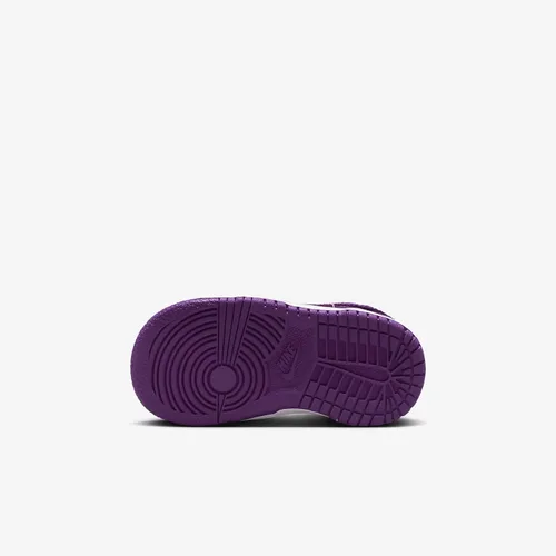 Vista 704 de Nike Kid's Dunk Low Sneaker