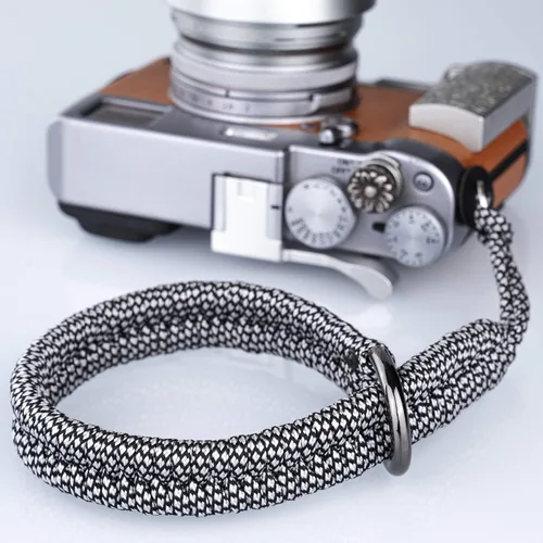 Vista 10 de AQAREA Correa de muñeca para cámara DSLR sin espejo, correa de mano de cámara de liberación rápida con conector más seguro (negro) con conector