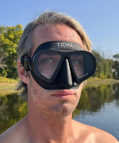 Vista 6 de Máscara Tidal Freedive - Aluma Pro con tecnología avanzada antivaho. Máscara de volumen ultra bajo para apnea, esnórquel y buceo. Lente de vidrio