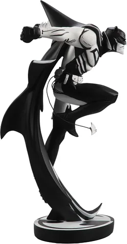 Vista 9 de McFarlane Toys - DC Direct Batman White Knight por Sean Murphy (Batman Black & White) Sketch Edition Variant Resin Statue