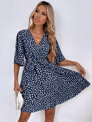 Vista 3 de OYOANGLE Vestido acampanado con cinturón y manga corta con volantes y cuello en V para mujer