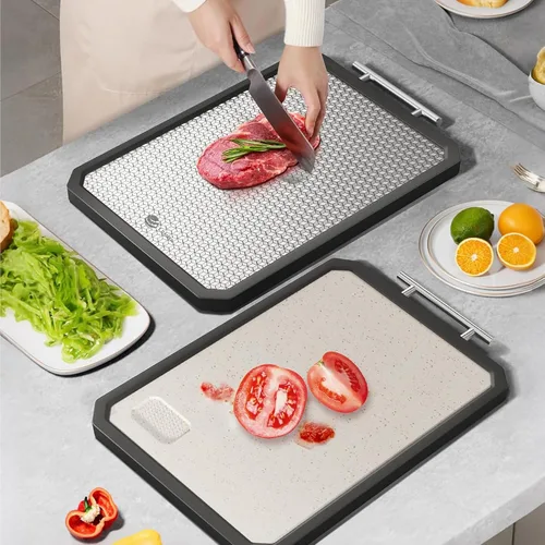 Vista 2 de Tabla de cortar de acero inoxidable Tabla de cortar de doble cara con mango antideslizante para cocina con diseño de malla antiarañazos Tabla