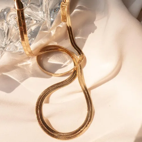 Vista 6 de Collar de cadena de serpiente chapada en oro de 14 quilates, collar de espiga para mujer, collar de cadena plana relleno de oro para mujeres
