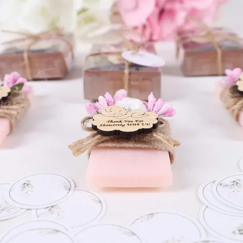 Vista 4 de Paquete de 10 decoraciones para baby shower de Happy Times Favors, regalos para baby shower, jabón mini vegano personalizado hecho a mano con aroma