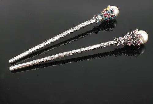Vista 5 de Yueton paquete de 2 palillos para cabello vintage con diamantes de imitación, horquillas para moño