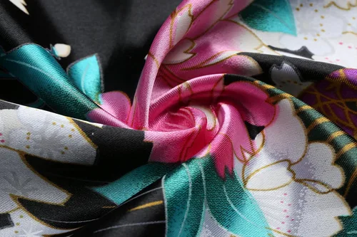 Vista 6 de BABEYOND Bata tipo kimono para mujer, bata larga de satén con estampado de pavo real y flores Negro
