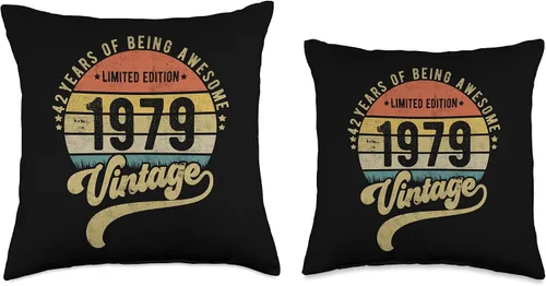 Vista 3 de Reto Vintage 42nd Birthday, 1979 Limited edition 42 years Throw Pillow