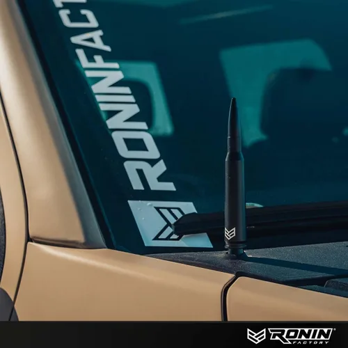 Vista 5 de Antena diseño de proyectil para camionetas Dodge RAM y Ford F150 Raptor.