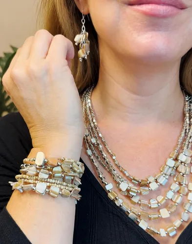 Vista 2 de Beaded Necklace, Earrings and Bracelet Jewelry Set for Women Beige