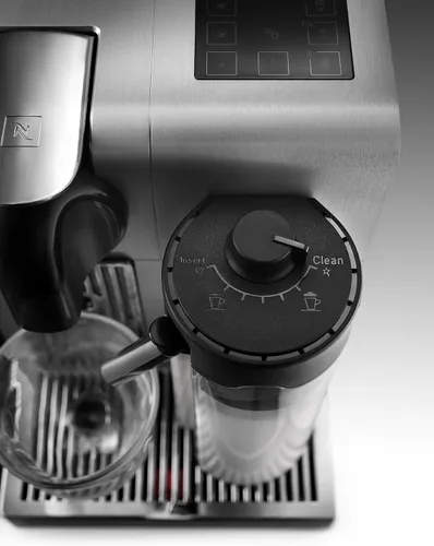 Vista 4 de Nespresso Lattissima Pro Espresso Machine de De'Longhi con espumador de leche, color plateado
