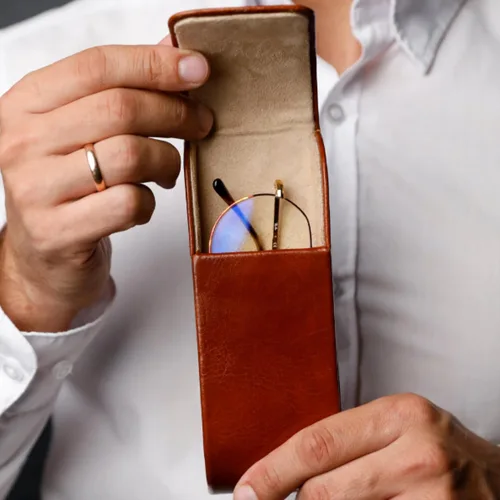 Vista 3 de Time Resistance Estuche de cuero para gafas - Estuche rígido de cuero para gafas - Hecho en Italia Coñac