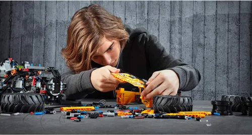 Vista 5 de LEGO - Technic 4x4 X Treme Off Roader 42099 - Juego de construcción (958 piezas)