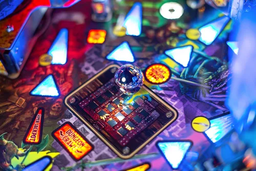 Vista 16 de Stern Pinball - Máquina de pinball Pro Edition de Dungeons & Dragons con Insider Connected