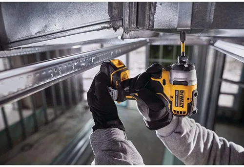 Vista 6 de DEWALT ATOMIC 20V MAX* Destornillador de impacto, inalámbrico, kit compacto, 2 baterías, 1/4 pulgadas (DCF809C2)