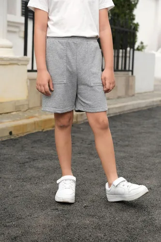 Vista 2 de Coutgo Pantalones cortos deportivos para niños y niñas, pantalones cortos de entrenamiento con bolsillos de 5 a 14 años