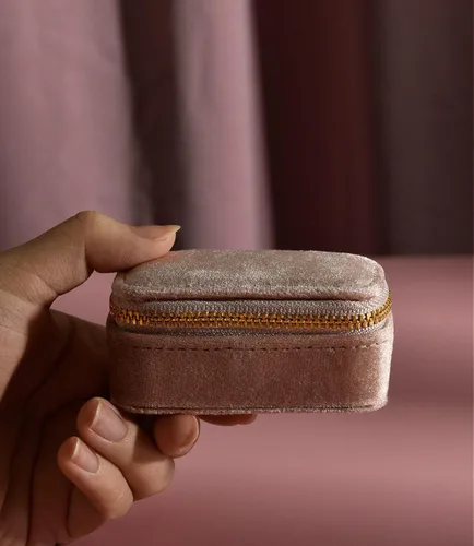 Vista 3 de TAIMY Mini estuche de viaje de joyería, caja de joyería de viaje pequeña de terciopelo, caja organizadora de viaje portátil para anillos, aretes