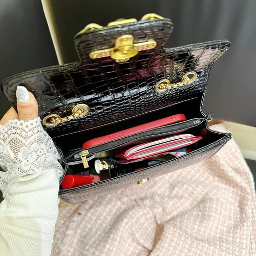 Vista 6 de UTOTEBAG Bolsos cruzados para mujer, bolso pequeño de piel sintética, bolso de hombro de moda, bolso de noche con correa de cadena